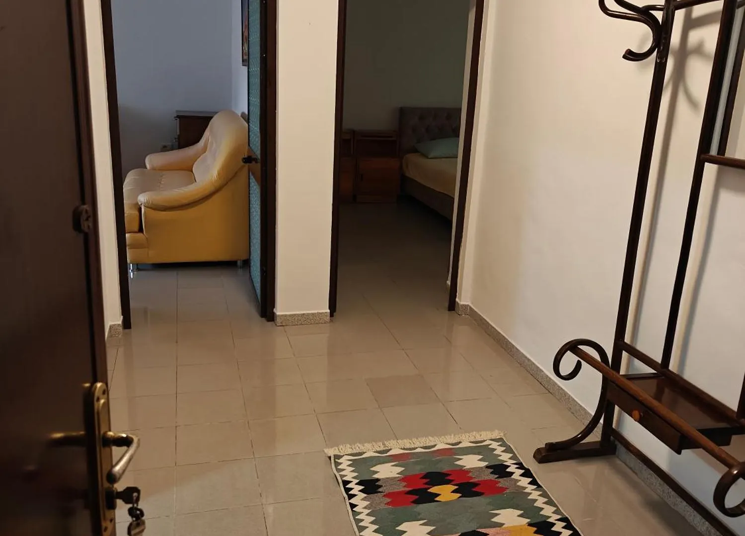 Leti'S Flat 5 Min From Bllok And From Lake Tirana Apartment